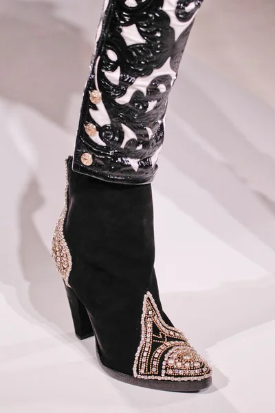 Look 11